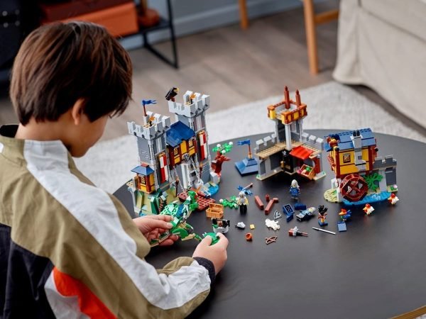 Kit Lego Creator 3 En 1 Castillo Medieval 31120 1426 Piezas - Image 9